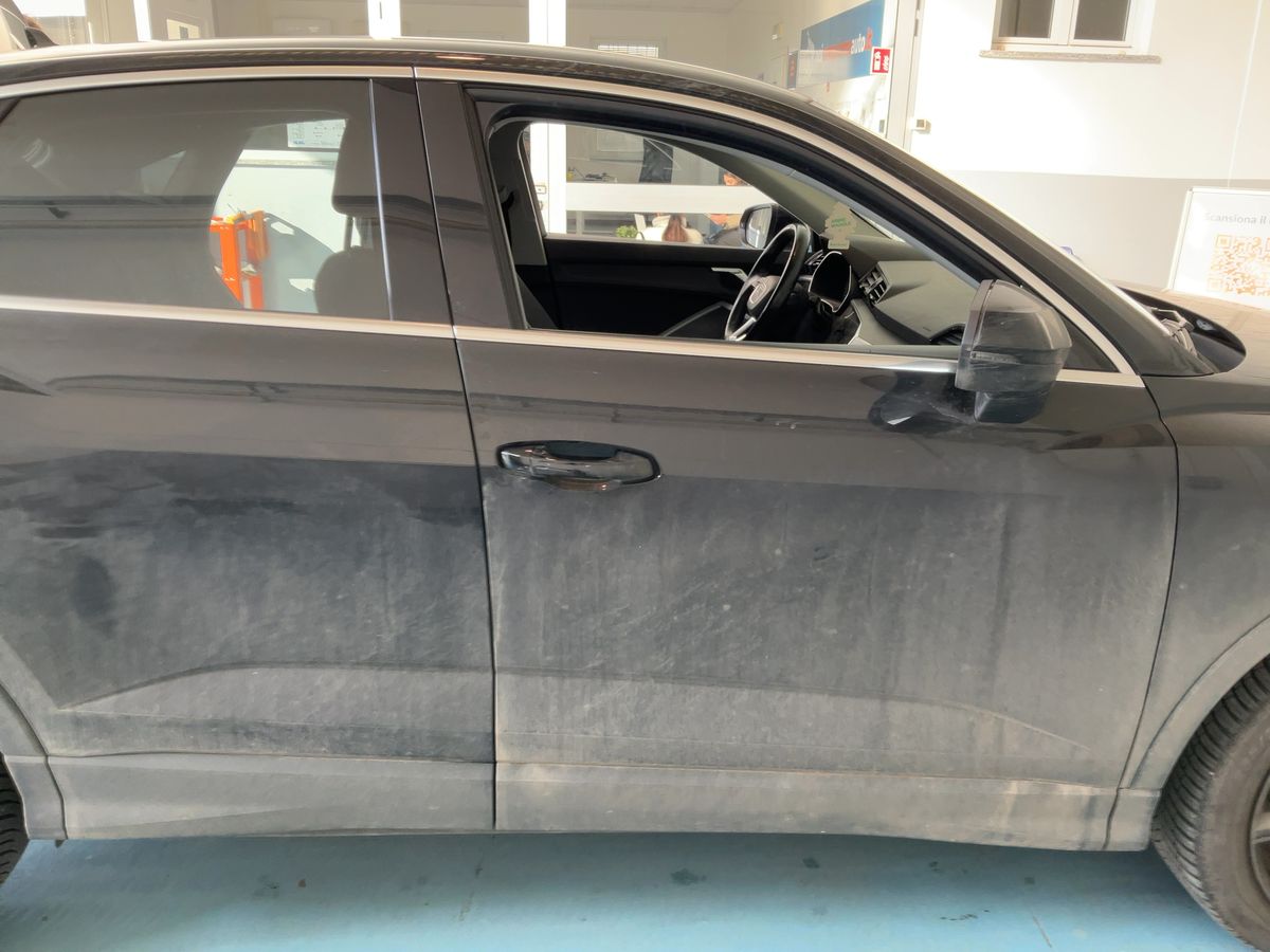 Audi Q3 2020 — photo 11