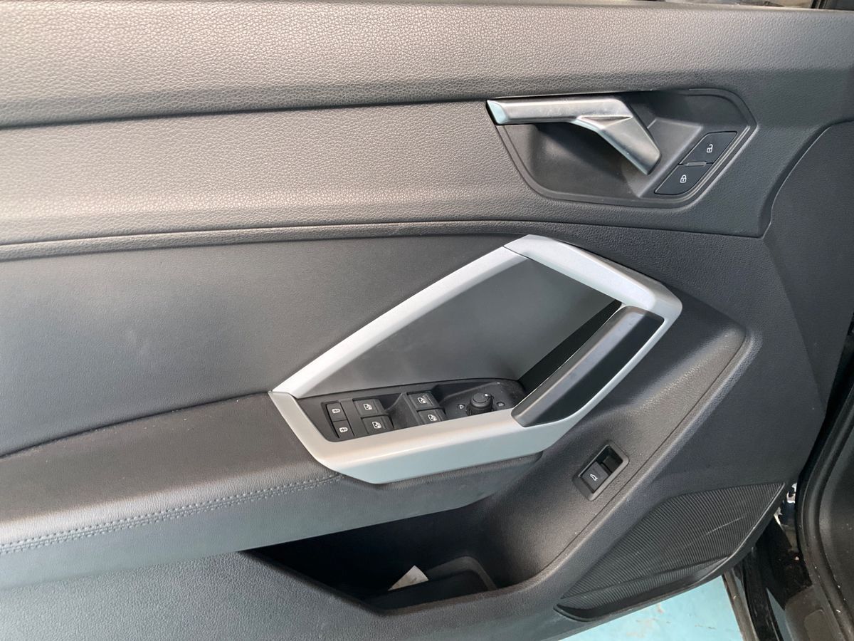 Audi Q3 2020 — photo 24