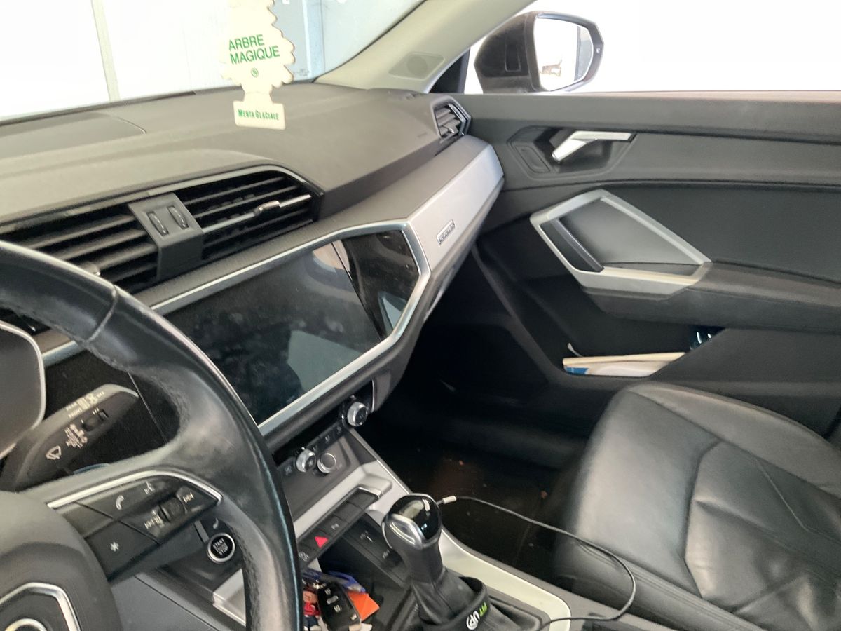 Audi Q3 2020 — photo 26