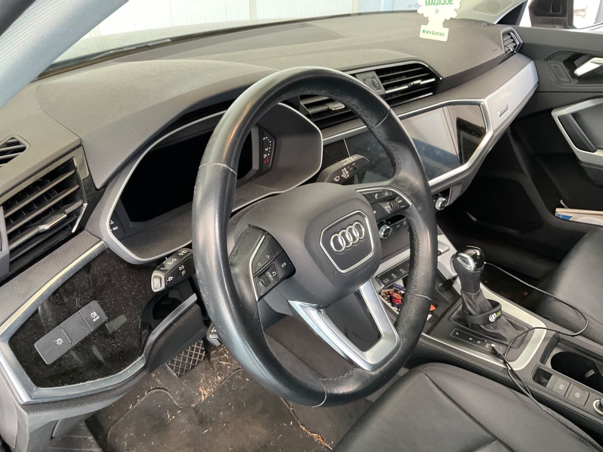 Audi Q3 2020 — photo 25