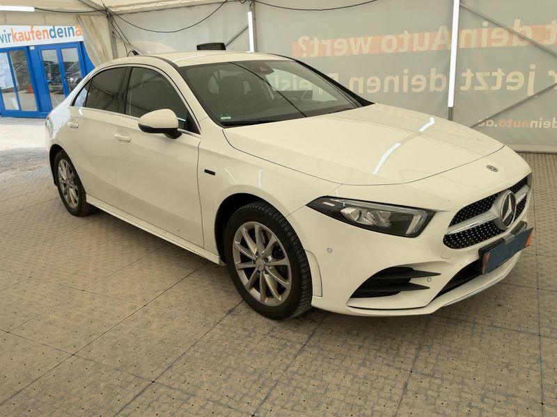 Mercedes-Benz A-Klasse Limousine A 250e AMG Line — zdjęcie 8