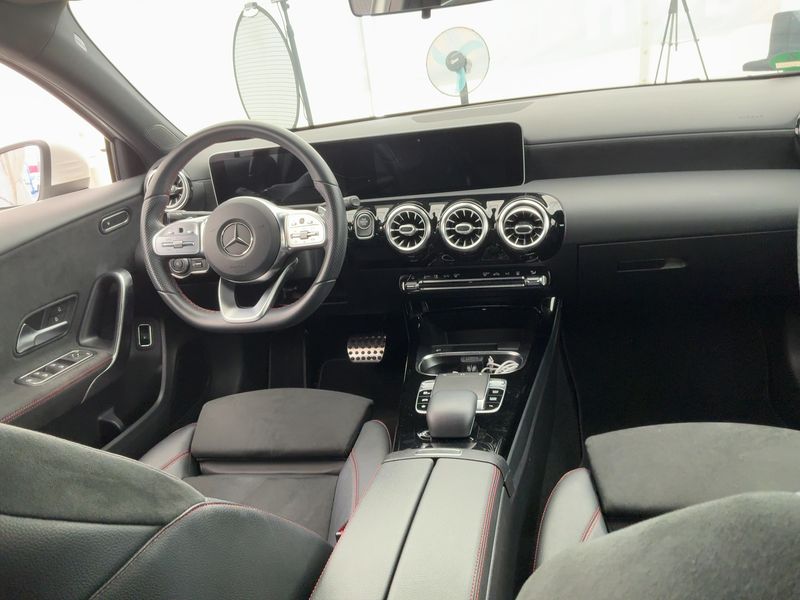 Mercedes-Benz A-Klasse Limousine A 250e AMG Line — zdjęcie 12