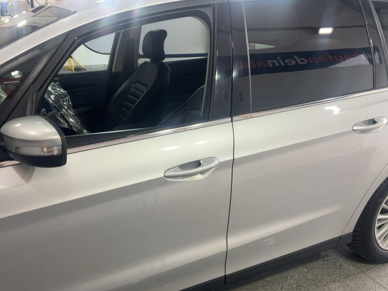 Ford Galaxy 2.0 TDCi Titanium — zdjęcie 4