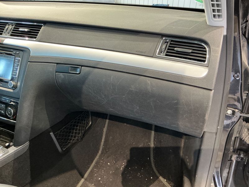 Skoda Superb 2.0 TDI Elegance 2013 – снимка 28