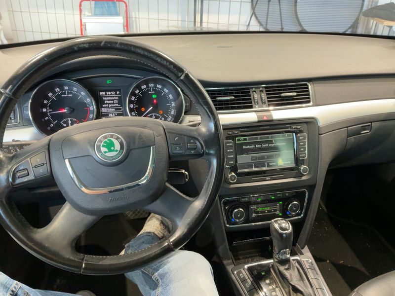Skoda Superb 2.0 TDI Elegance — zdjęcie 12