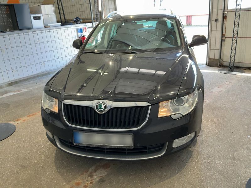 Skoda Superb 2.0 TDI Elegance — zdjęcie 9