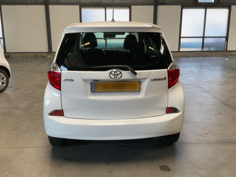 Toyota Verso-S 1.33 Dual VVT-i Active — zdjęcie 5