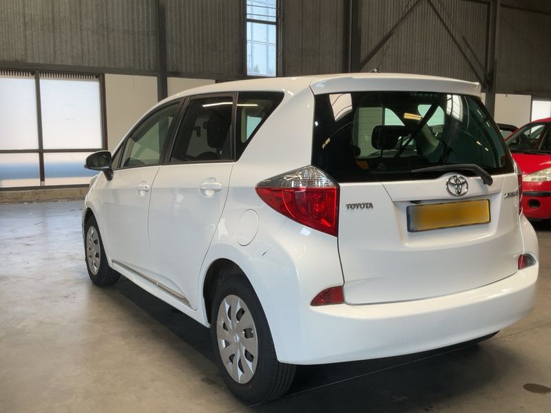 Toyota Verso-S 1.33 Dual VVT-i Active — zdjęcie 3