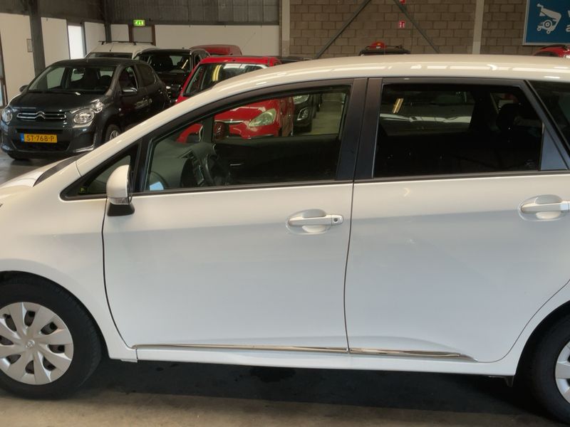 Toyota Verso-S 1.33 Dual VVT-i Active — zdjęcie 4