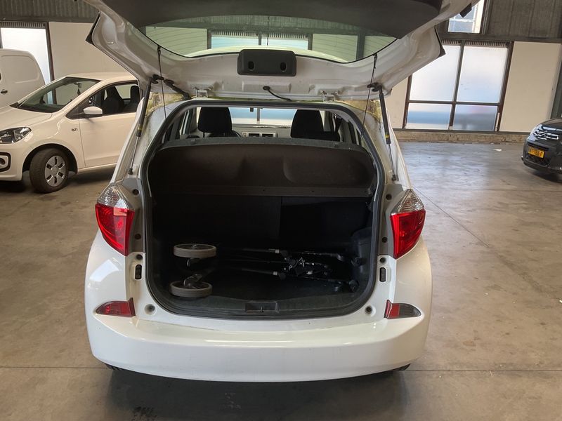 Toyota Verso-S 1.33 Dual VVT-i Active — zdjęcie 10