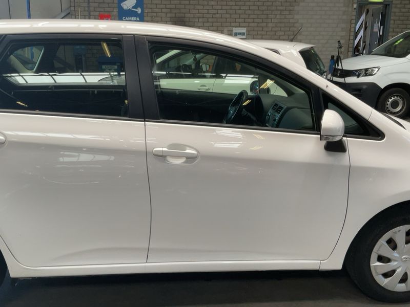 Toyota Verso-S 1.33 Dual VVT-i Active — zdjęcie 7