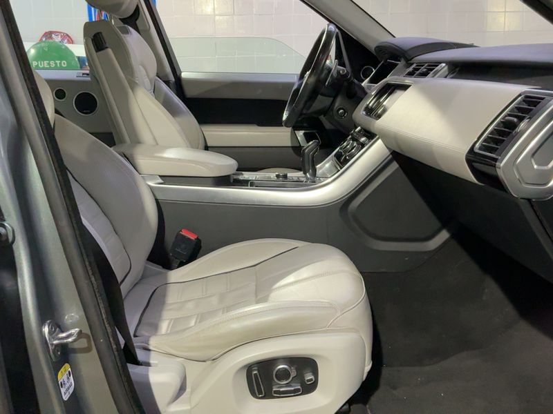 Land Rover Range Rover Sport 3.0 SD V6 Autobiography — zdjęcie 11