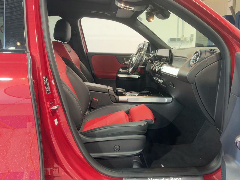 Mercedes-Benz GLB-Klasse GLB 250 4Matic AMG Line — zdjęcie 11
