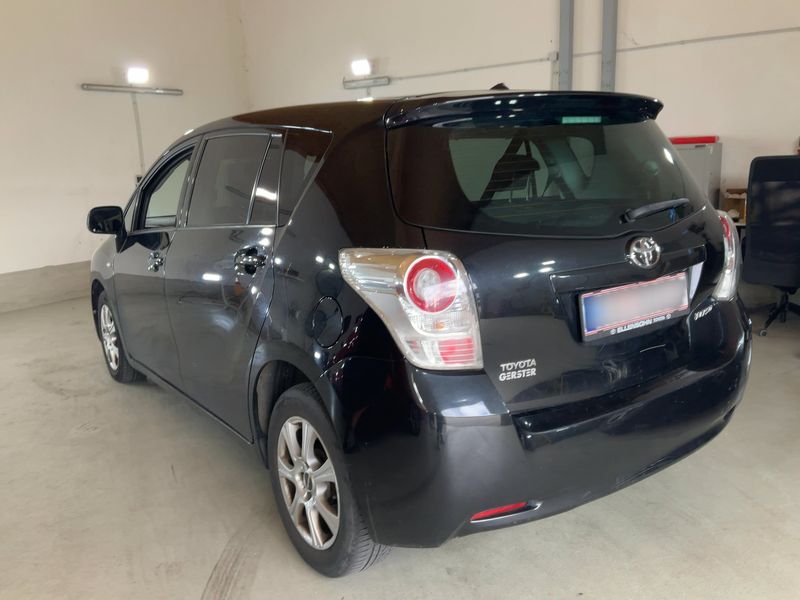 Toyota Verso 1.8 Comfort — zdjęcie 3