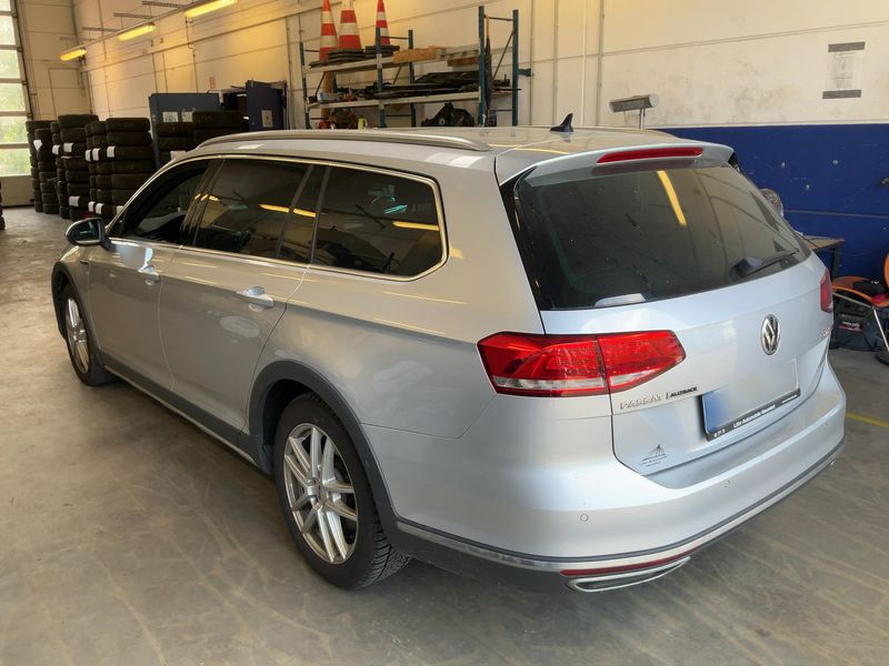 Volkswagen Passat Alltrack 2.0 TDI 4Motion BlueMotion Tech — zdjęcie 3