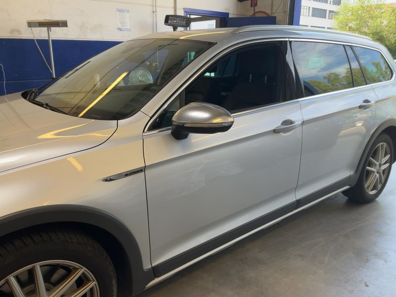 Volkswagen Passat Alltrack 2.0 TDI 4Motion BlueMotion Tech — zdjęcie 2