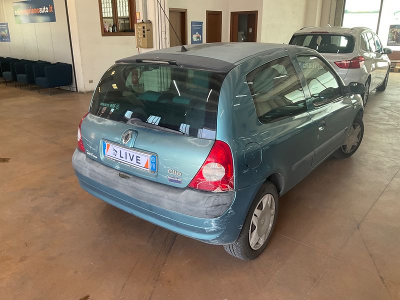 Renault Clio 1.2 Expression — zdjęcie 2