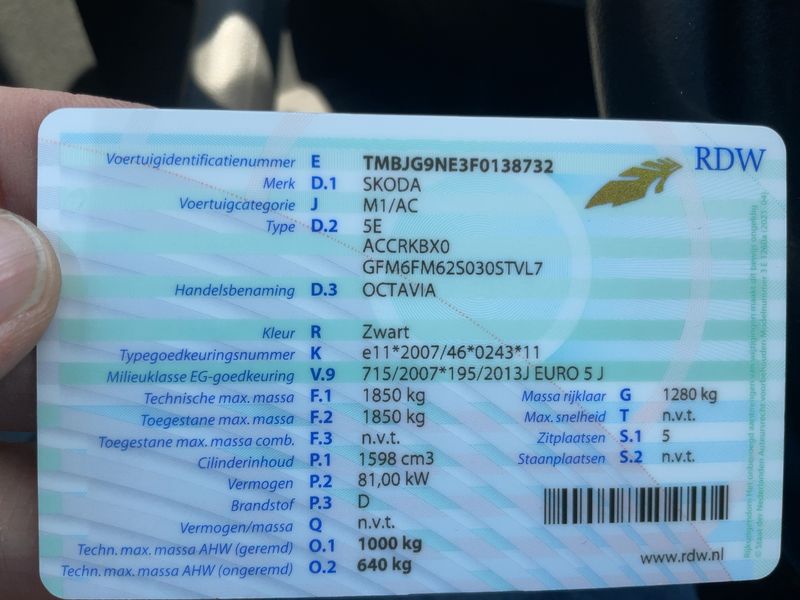 Skoda Octavia 1.6 TDI GreenLine 2014 – снимка 21