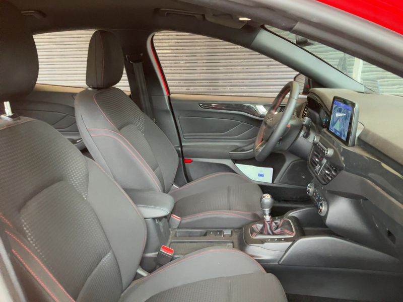 Ford Focus 1.0 EcoBoost Mild-Hybrid ST-Line — zdjęcie 11