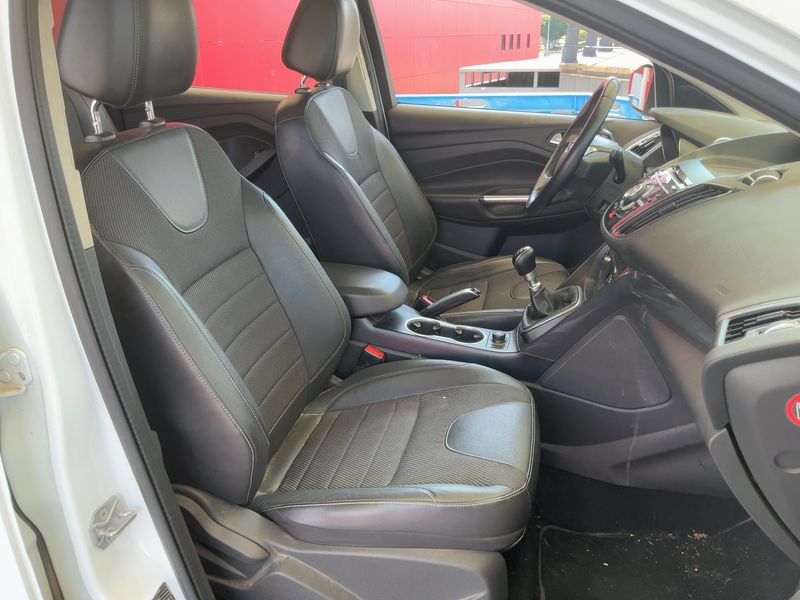Ford Kuga 1.6 EcoBoost Titanium 2014 – снимка 16