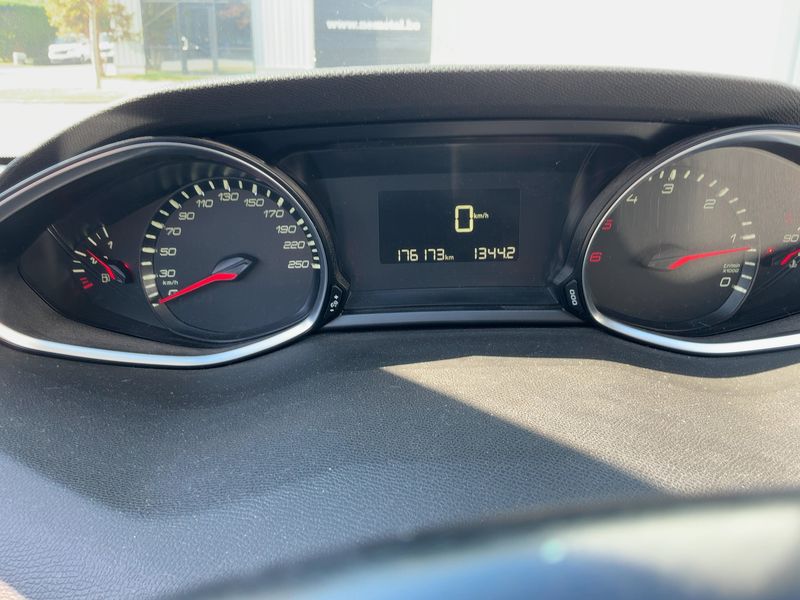 Peugeot 308 1.6 e-HDi Active — zdjęcie 13