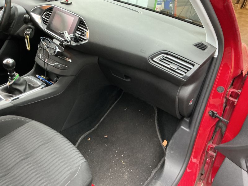 Peugeot 308 1.6 e-HDi Active 2015 – снимка 26
