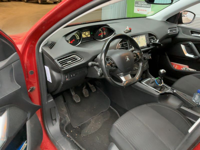 Peugeot 308 1.6 e-HDi Active — zdjęcie 12