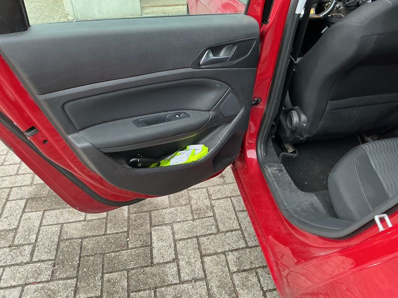 Peugeot 308 1.6 e-HDi Active 2015 – снимка 30