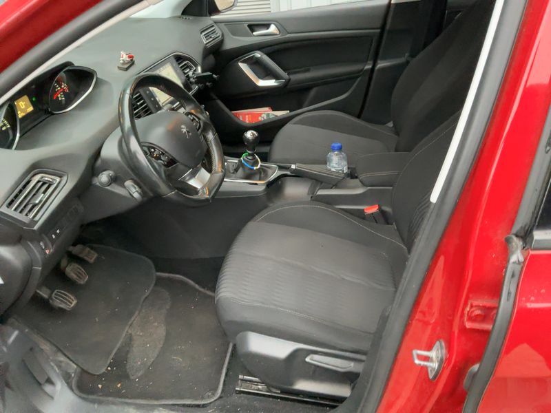 Peugeot 308 1.6 e-HDi Active — zdjęcie 11