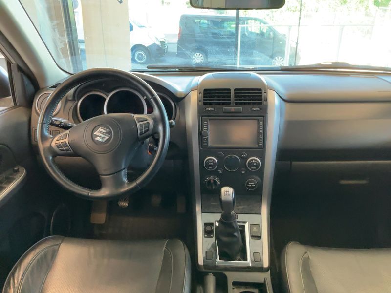 Suzuki Grand Vitara 1.9 DDiS Executive Cross — zdjęcie 12