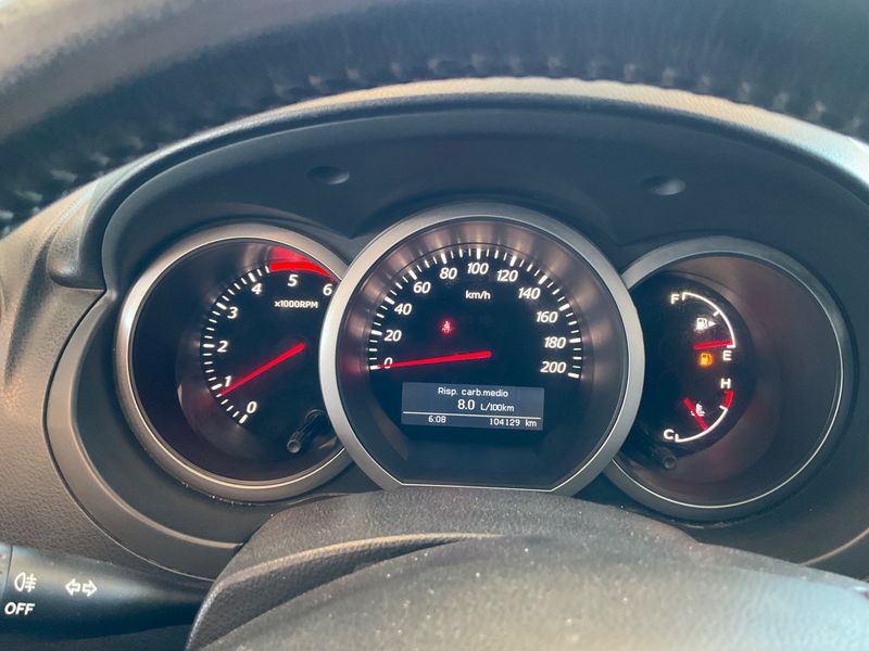 Suzuki Grand Vitara 1.9 DDiS Executive Cross — zdjęcie 13