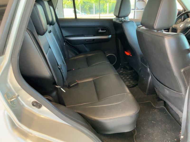 Suzuki Grand Vitara 1.9 DDiS Executive Cross — zdjęcie 14