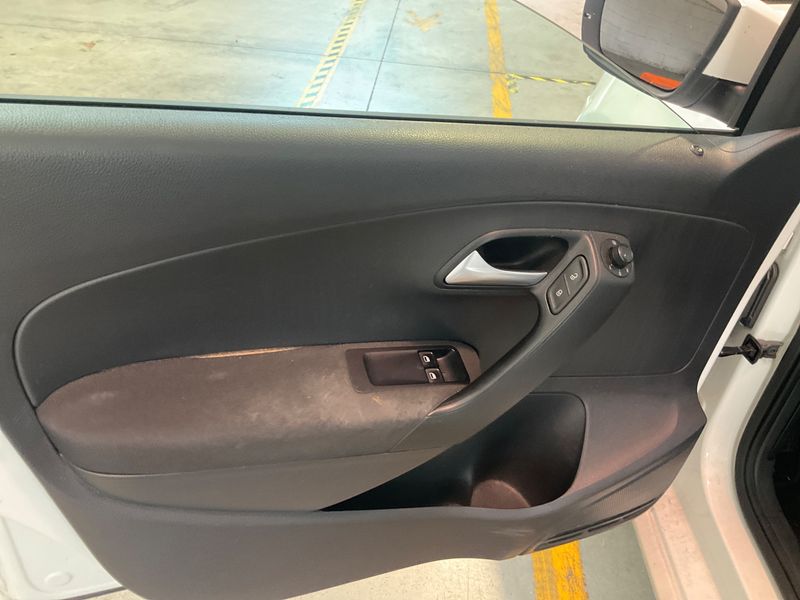 Volkswagen Polo 1.4 TDI Trendline 2015 – снимка 31