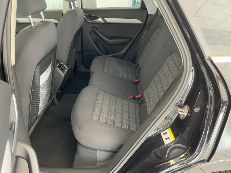 Audi Q3 2.0 TDI — zdjęcie 14