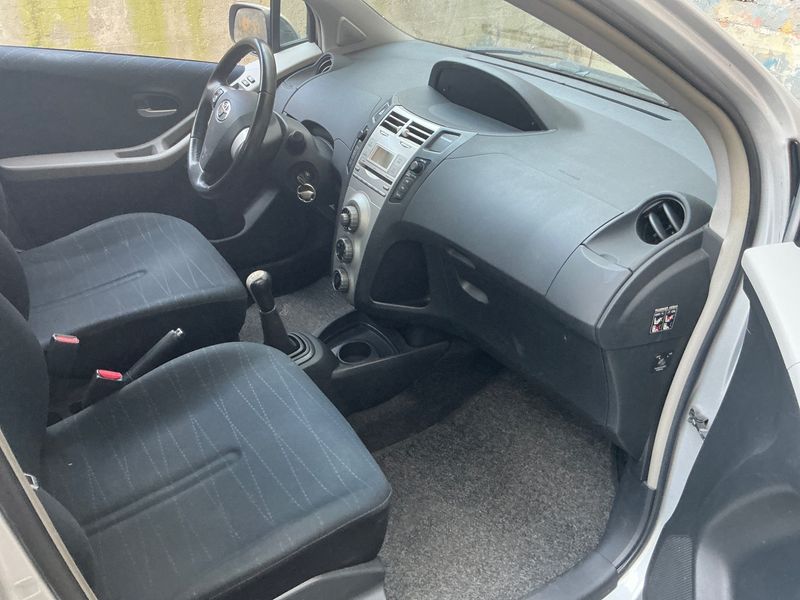 Toyota Yaris 1.3 VVT-i Sol — zdjęcie 3