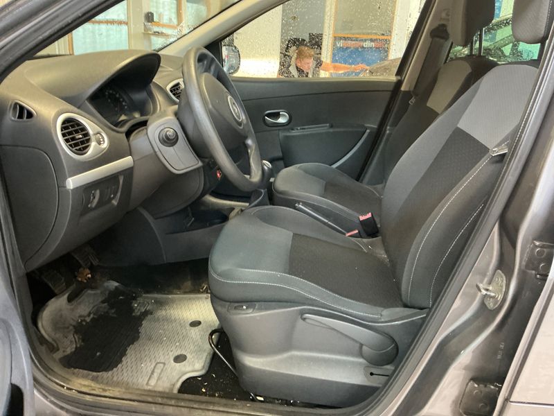 Renault Clio 1.2 Expression 2009 – снимка 3