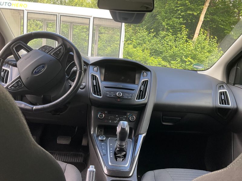 Ford Focus 1.5 EcoBoost Titanium — zdjęcie 12