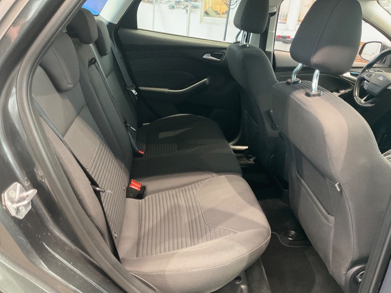 Ford Focus 1.5 EcoBoost Titanium — zdjęcie 14