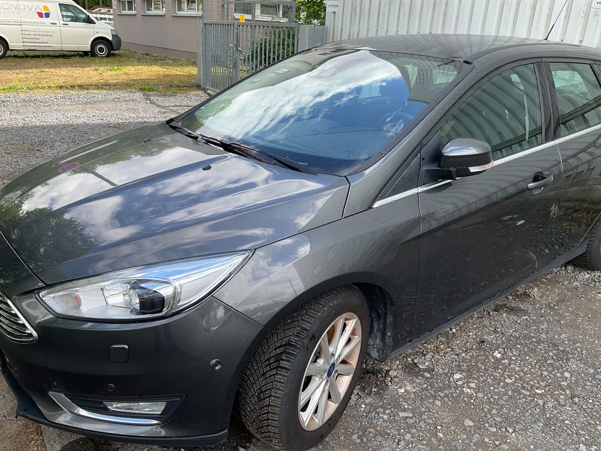 Ford Focus 2016 — photo 1