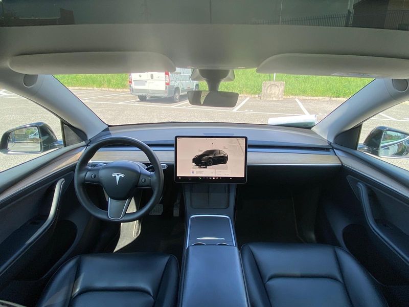 Tesla Model Y Max Range Dual AWD AWD — zdjęcie 11