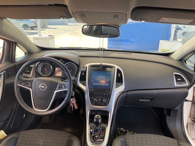 Opel Astra GTC 2.0 CDTI Sportive — zdjęcie 12