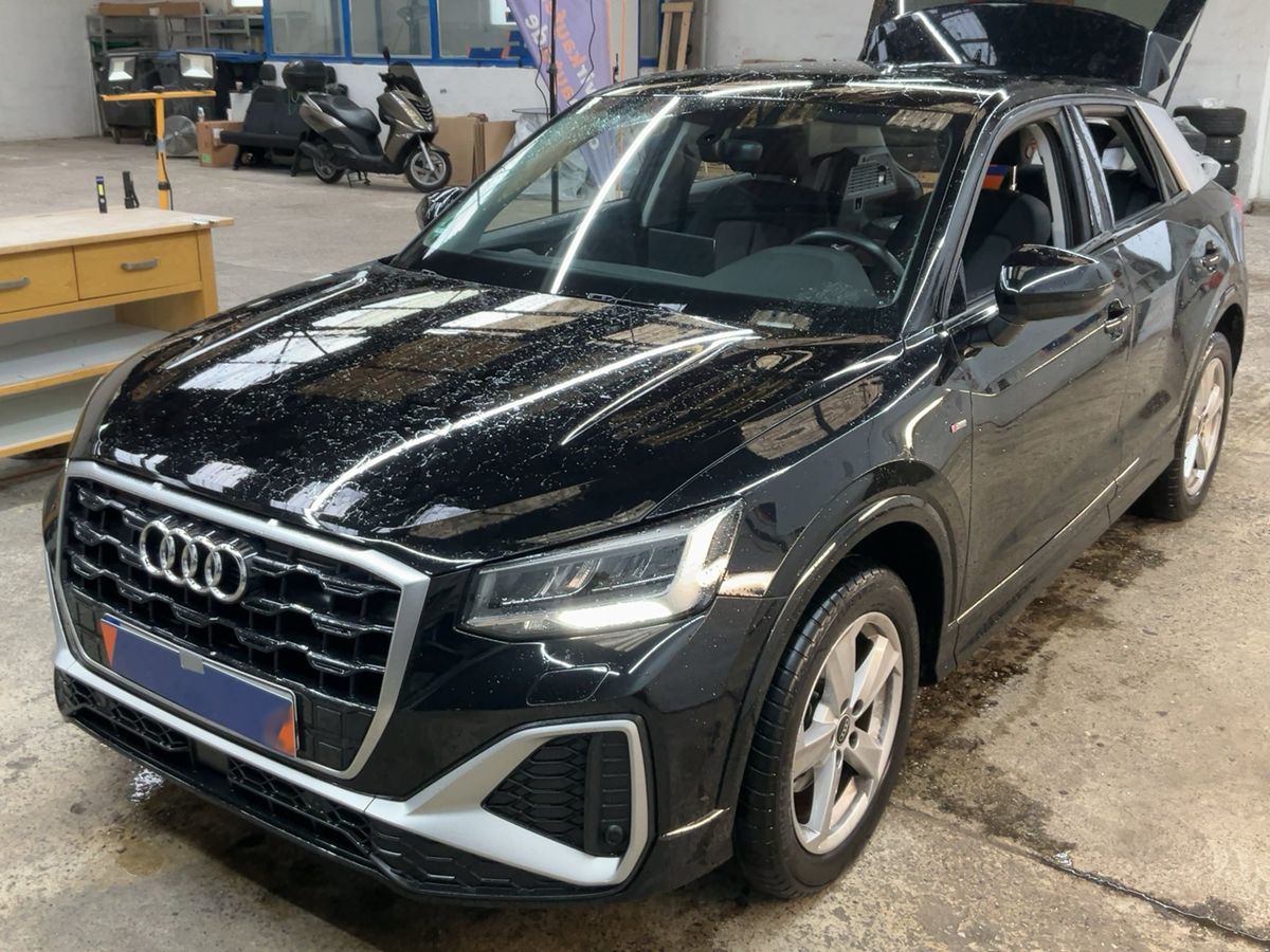Audi Q2 2021 — photo 1