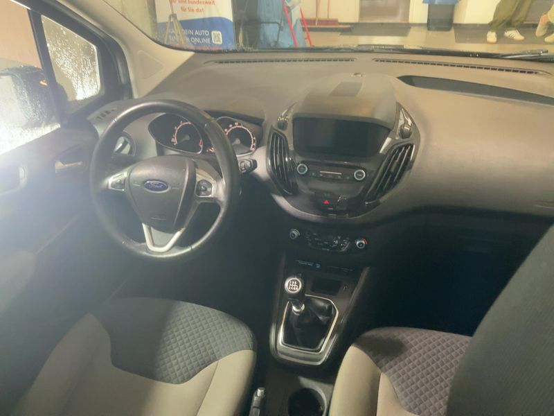 Ford Tourneo 1.0 EcoBoost Titanium — zdjęcie 12