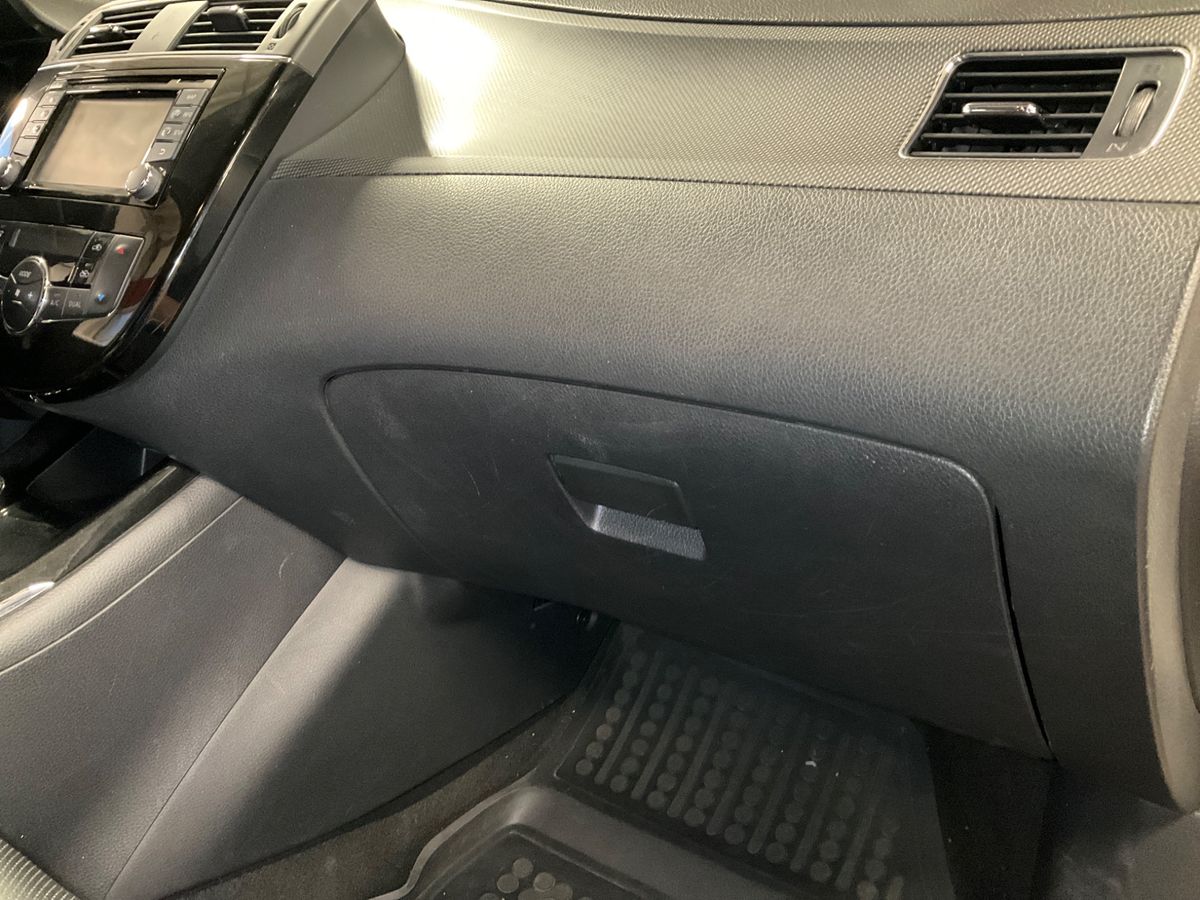 Nissan Pulsar 2018 — photo 39