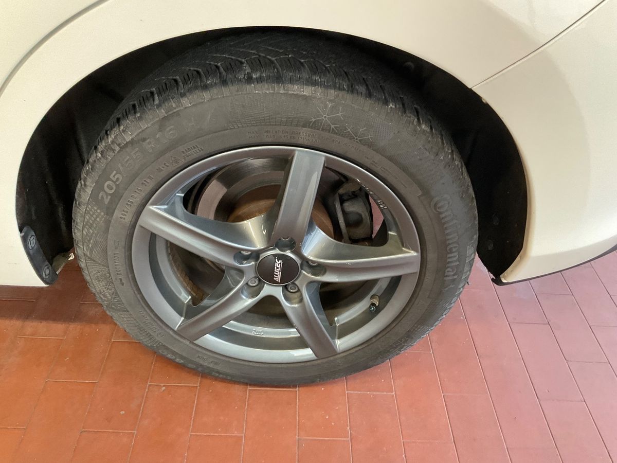 Nissan Pulsar 2018 — photo 6