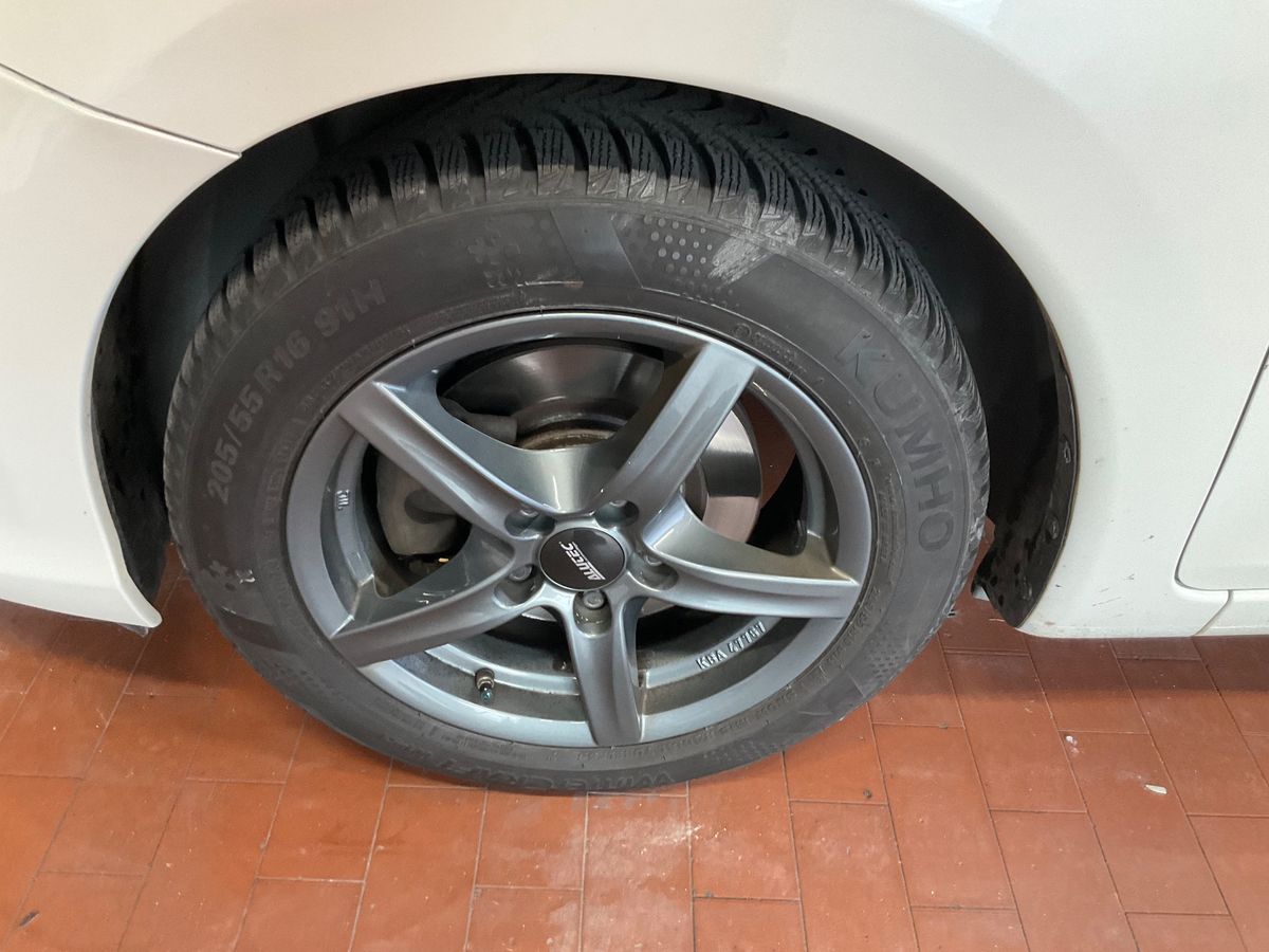 Nissan Pulsar 2018 — photo 4