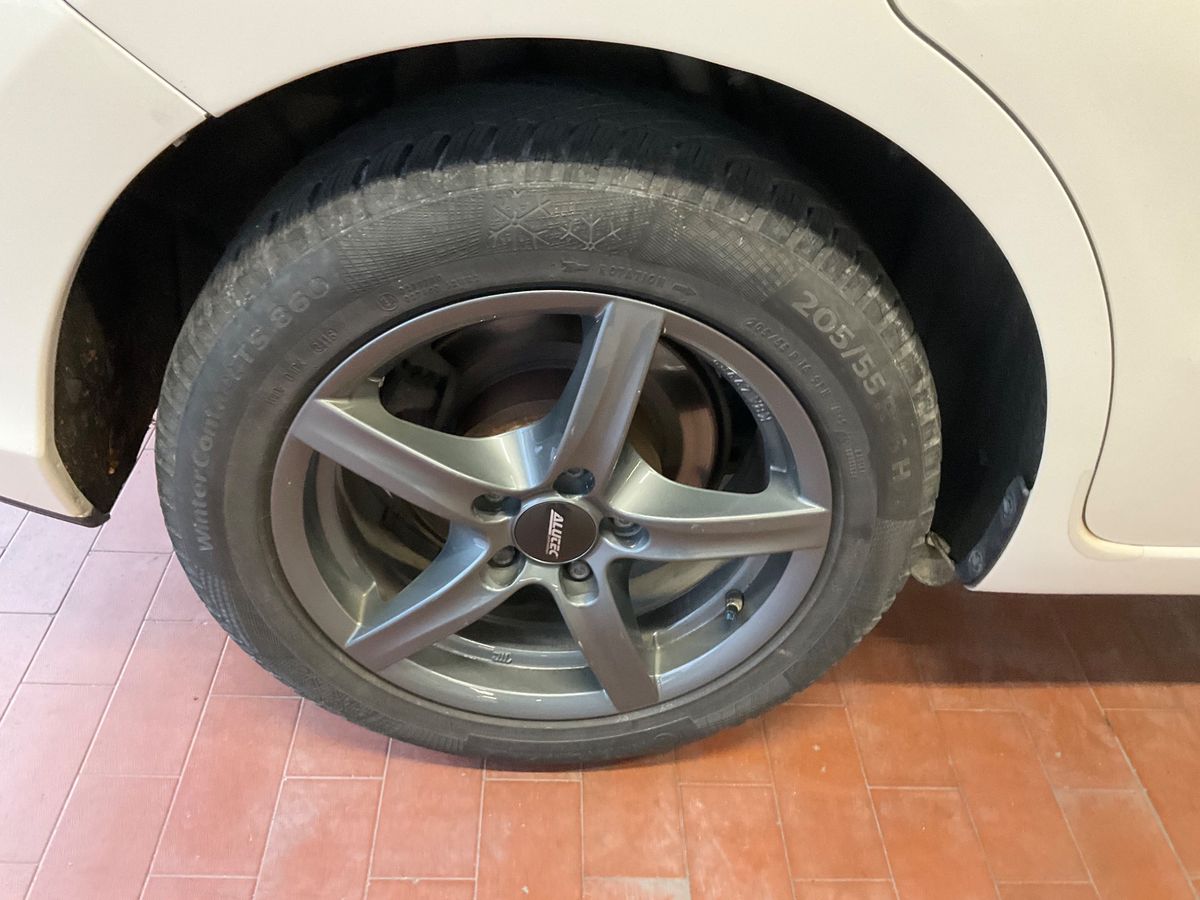Nissan Pulsar 2018 — photo 10