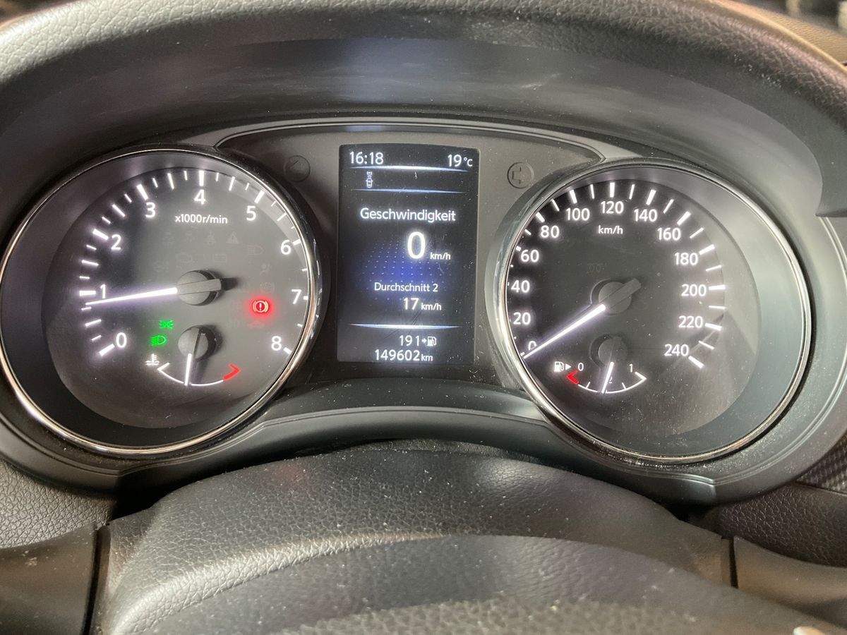 Nissan Pulsar 2018 — photo 20