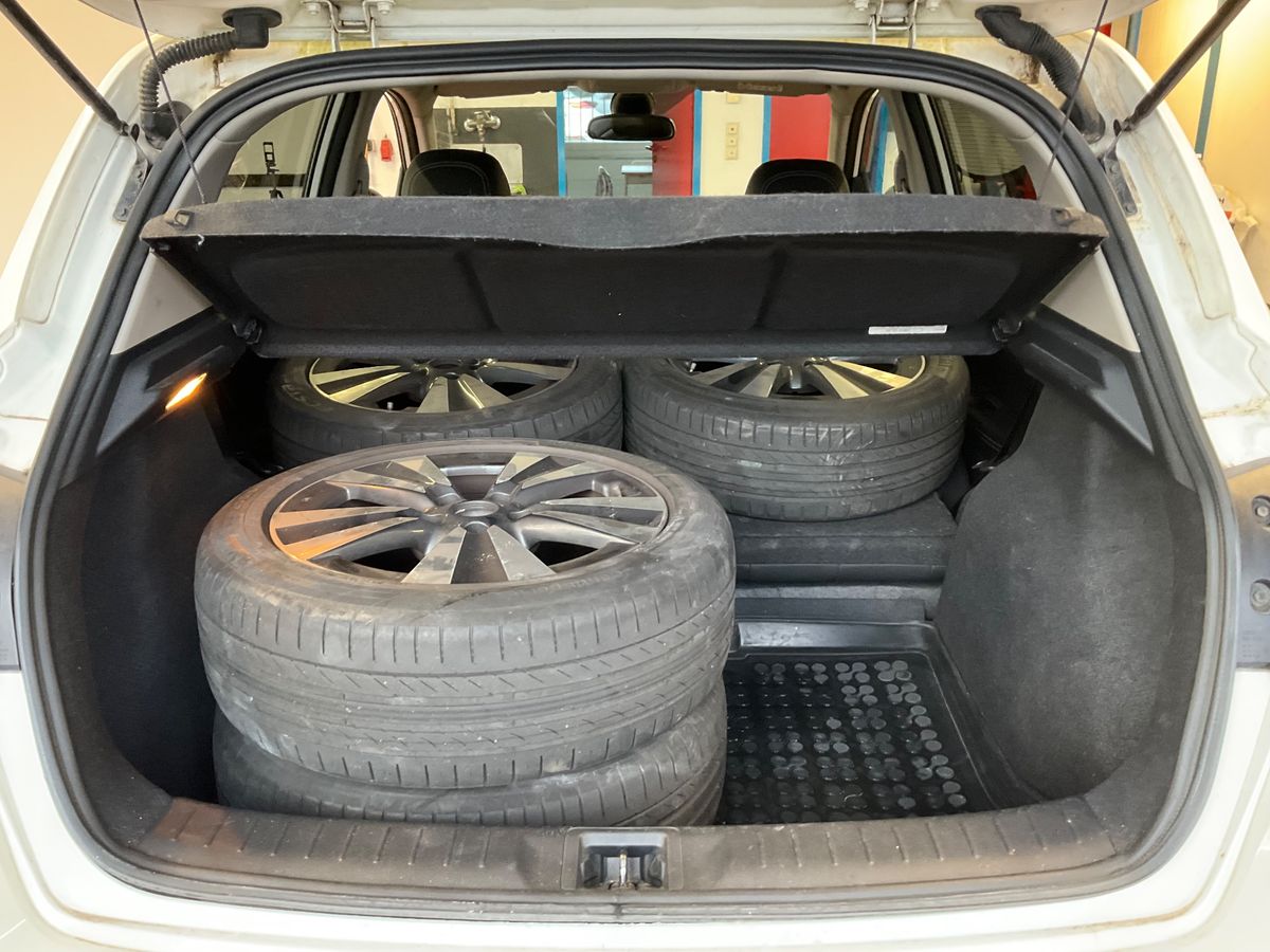 Nissan Pulsar 2018 — photo 17