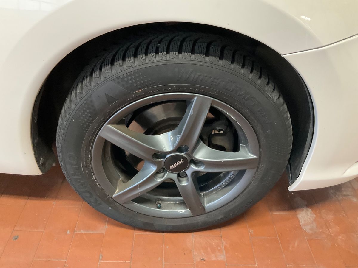 Nissan Pulsar 2018 — photo 12